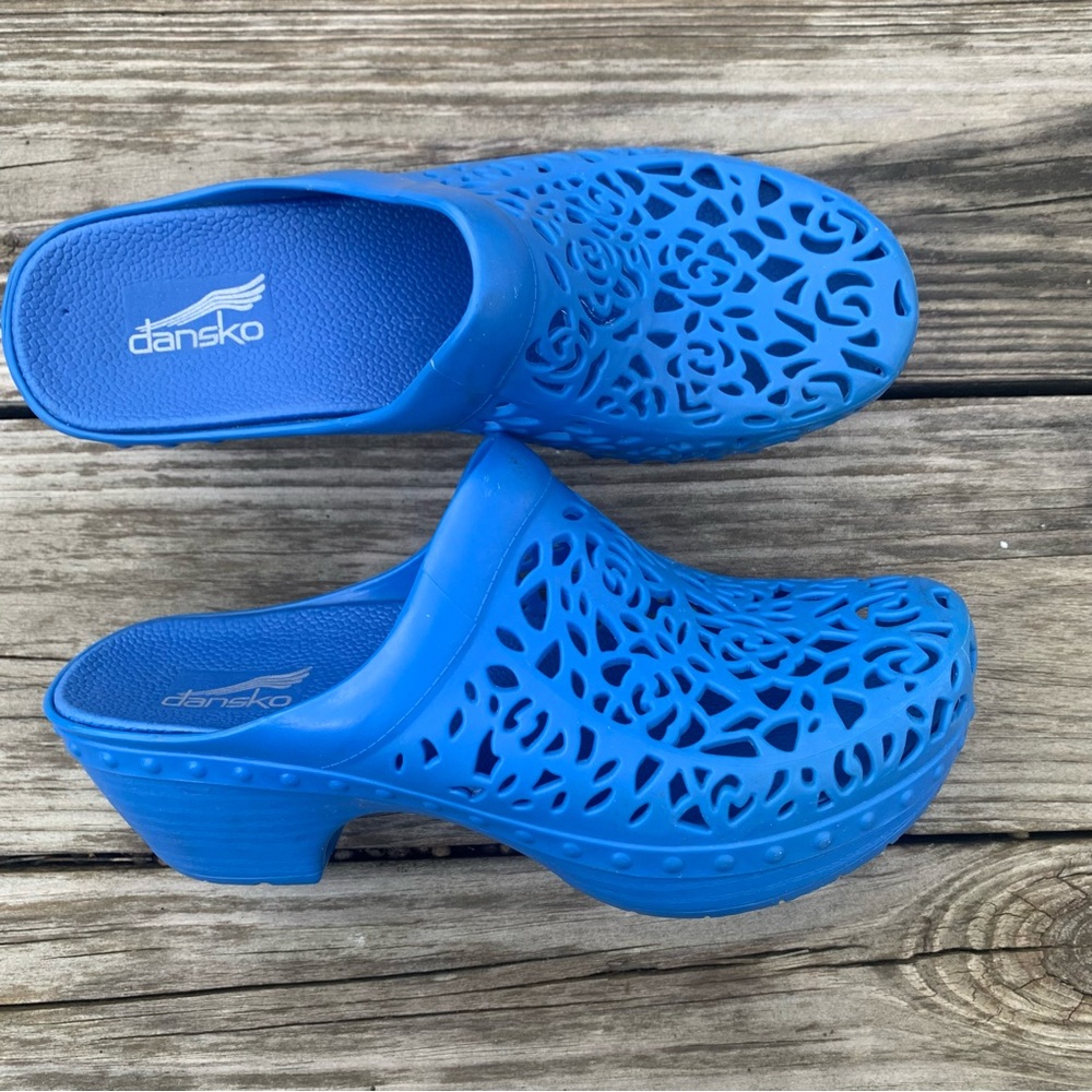 Dansko Pippa molded rubber laser cut blue clogs- 37 (6.5)